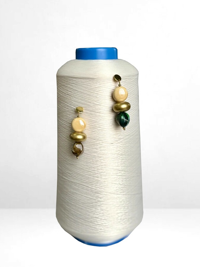 pendientes en rollo de hilo